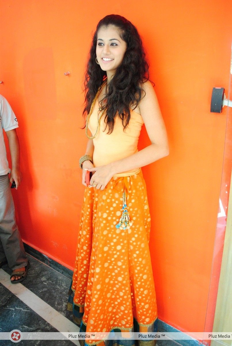 Taapsee Pannu - Mogudu Movie Team at Big FM Pictures | Picture 107657